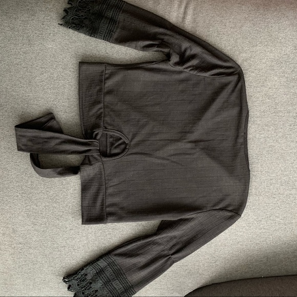 Back tied lace detail arms wrap top - Picture 4 of 6